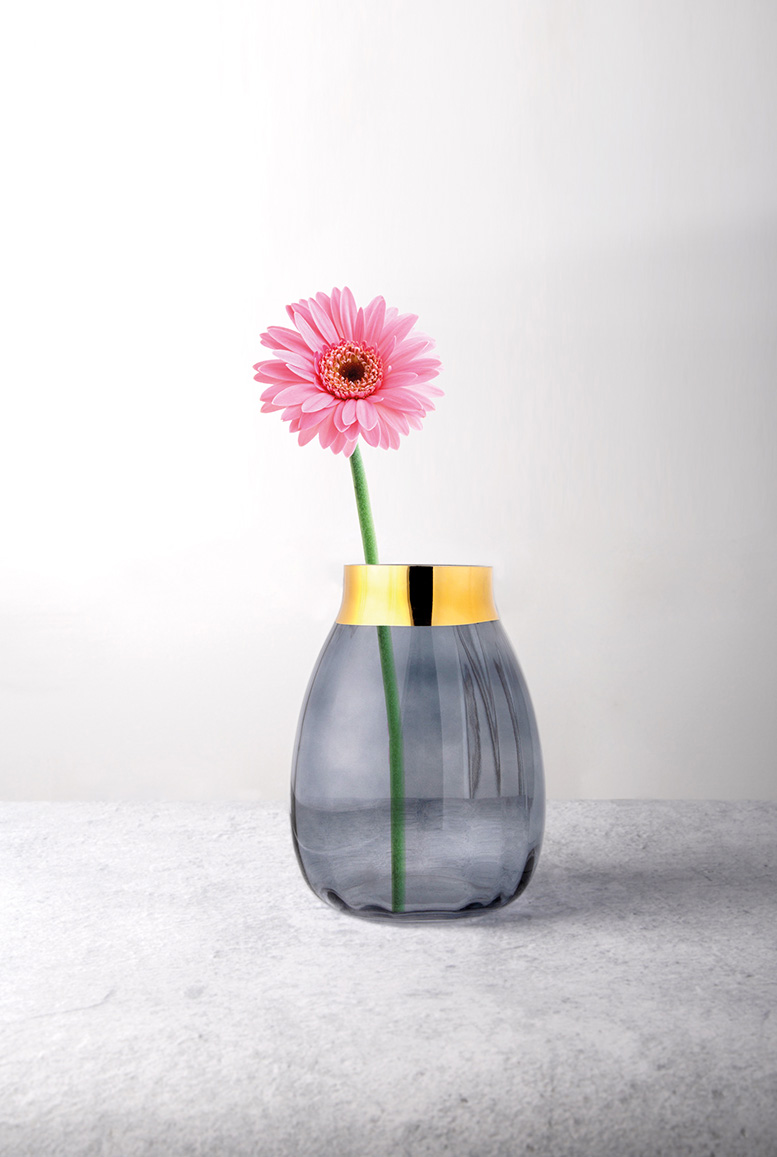 Aurora graphite vase with gold rim h-23cm