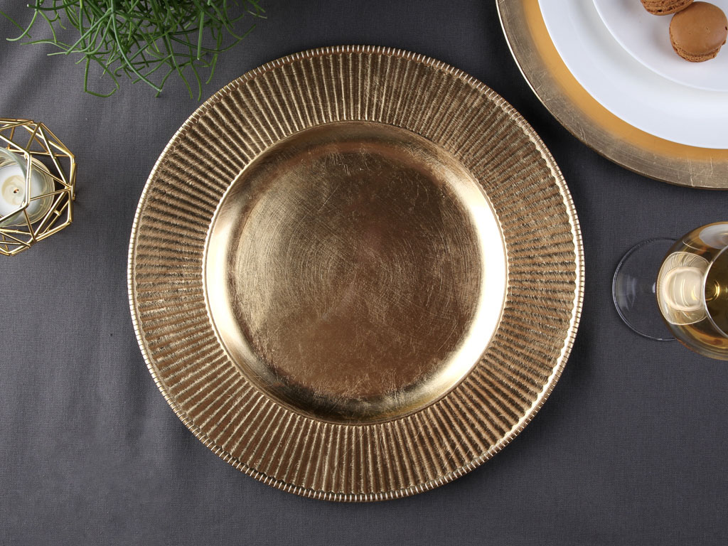 Gold charger plate with relief dia 33 cm