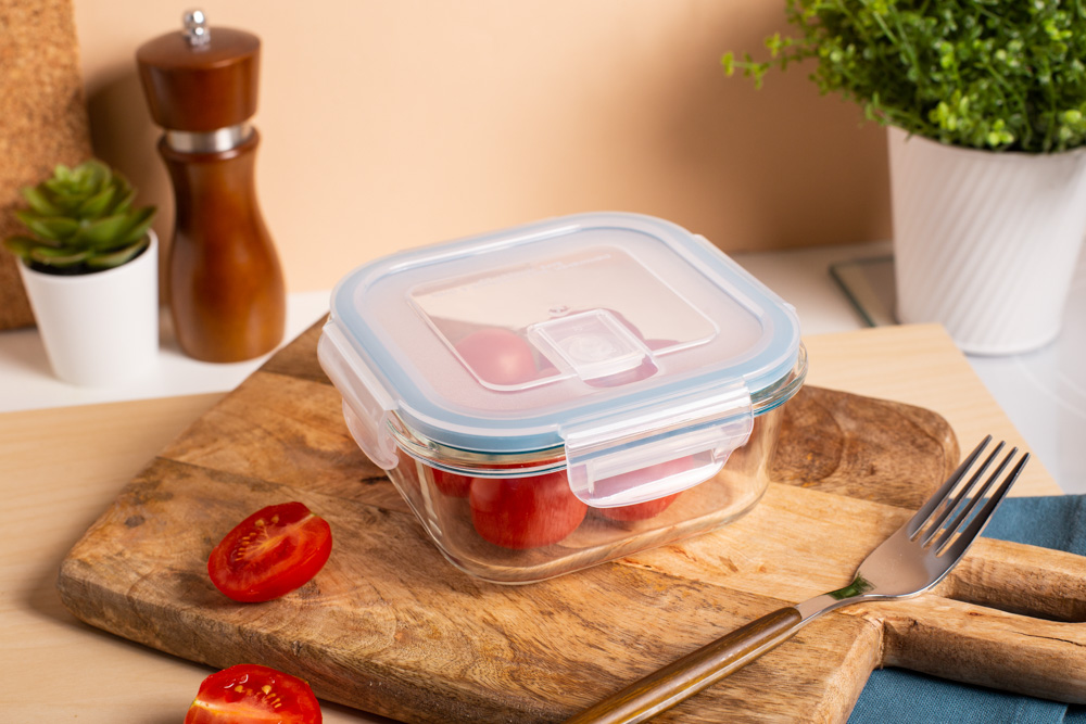 Vega heat-resistant container with a plastic lid with a valve for microwave ovens, square 0.45 L 13,6X13,6X6,5CM