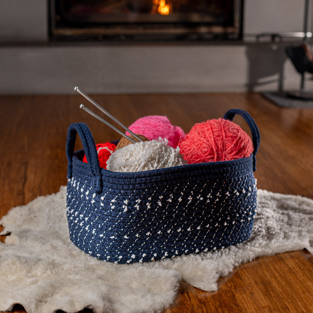 Rectangular woven basket, 21x31x16 cm, navy blue